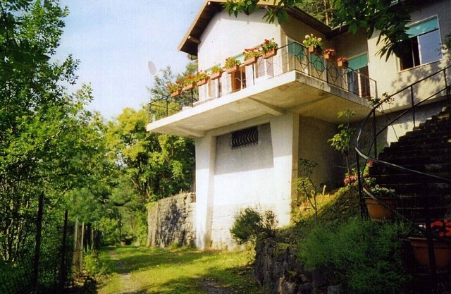 Villa with a stunning view of the Mediterranean Sea & sea alps, pets welcome.