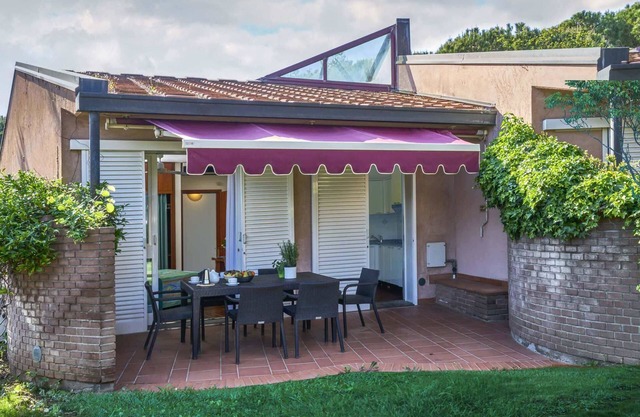 Villa with air conditioning, pool and terrace