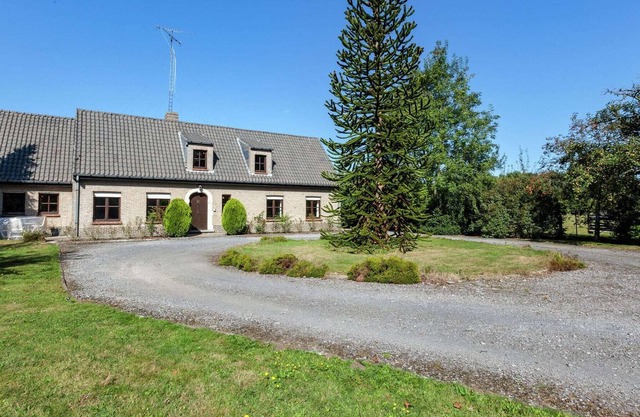 Villa with large fenced garden near Bruges and the forest