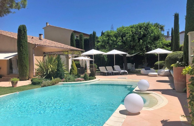 Villa with beautiful garden and private pool