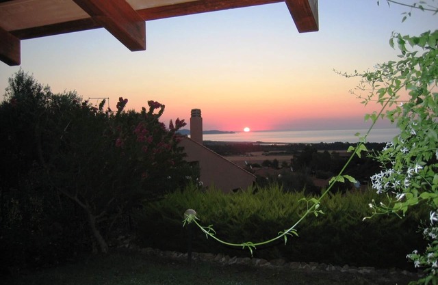 Villa with beautiful garden overlooking the sea