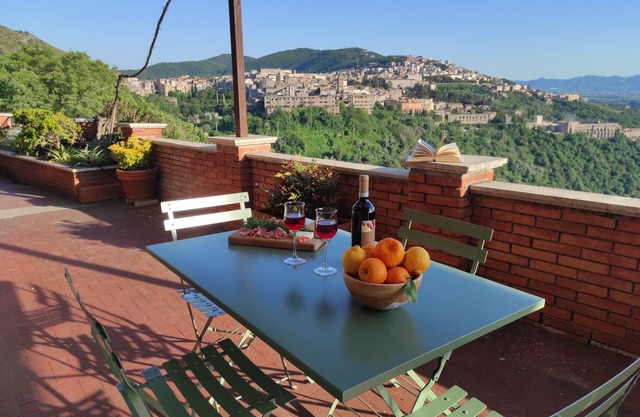 Villa with breathtaking views - 2km from Tivoli