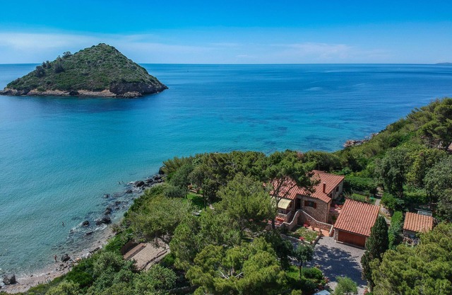 Villa with direct access to the beach and stunning sea views in Porto Ercole