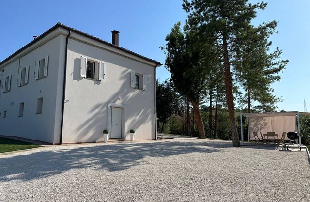 Villa with garden between Umbria and Marche in central Italy