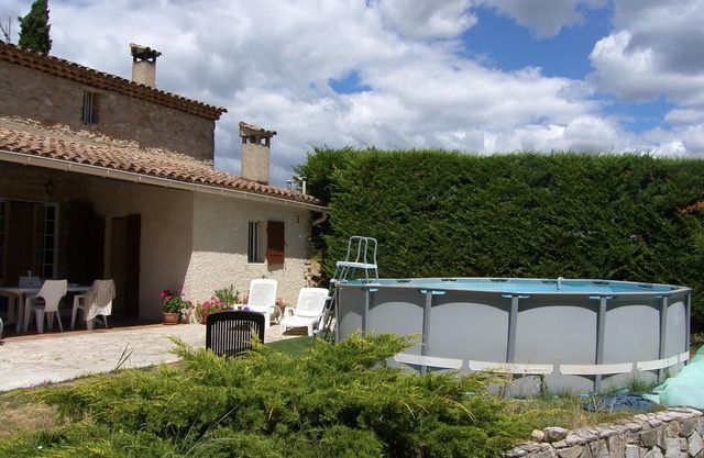 Villa with Garden of 5000 m2 in Grambois.