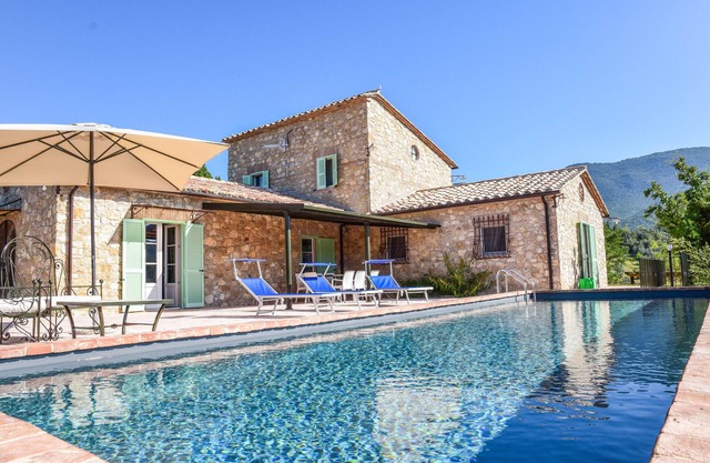 Villa with garden, private pool and air conditioning. Panoramic views!