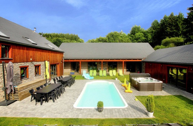 Villa with heated outdoor pool and sauna