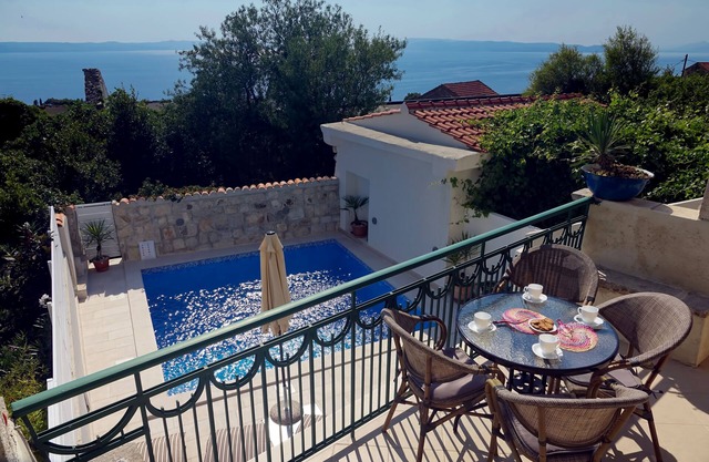 Villa with heated pool, sea view - a few minutes from the beach