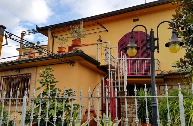 Villa with garden in the heart of Tuscany 2