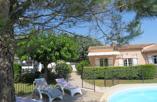 Villa with large garden, heated pool near Vaison and Mt Ventoux