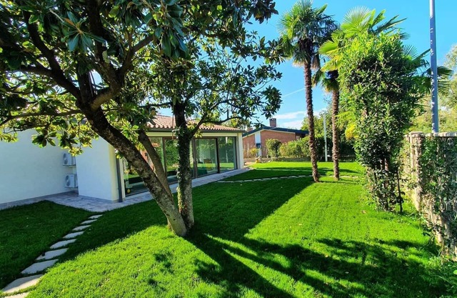 Villa with large garden and private pool