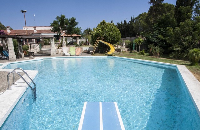 Villa with large pool and jacuzzi for large group m350