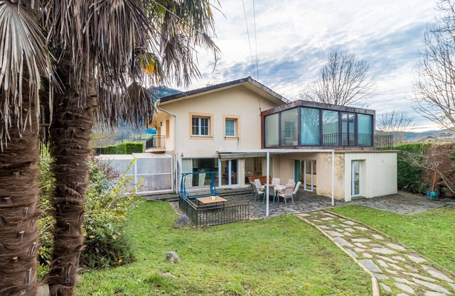 Villa with Mountain View, Private Terrace and Air Conditioning