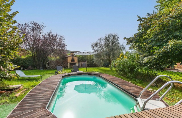 Villa with private pool, hot tub, A/C, WIFI, TV, patio, pets allowed, panoramic view, parking