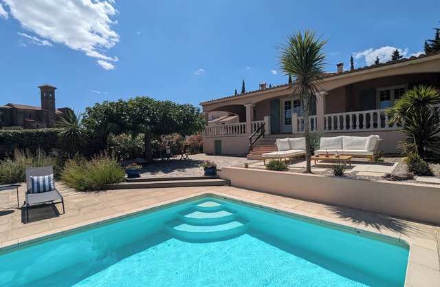 Villa with Panoramic Views - Pool & Sleeps 10