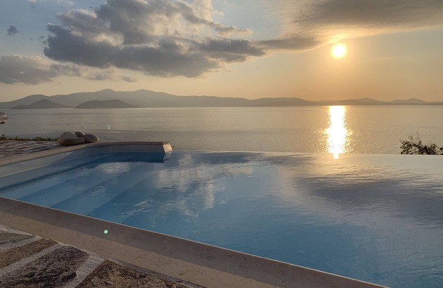 Villa with panoramic sea view and private infinity pool