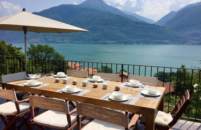 Villa with panoramic views of Lake Como