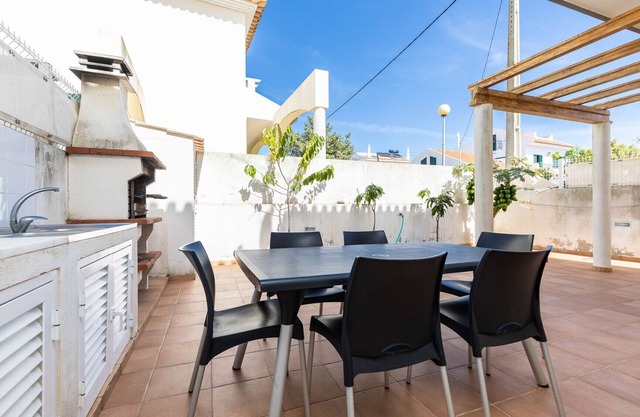 Villa with parking in the center of the village by AlgarveManta (10V3)