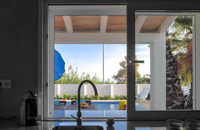 Villa with pool and sea view, ideal for 3 generations/2 families with friends