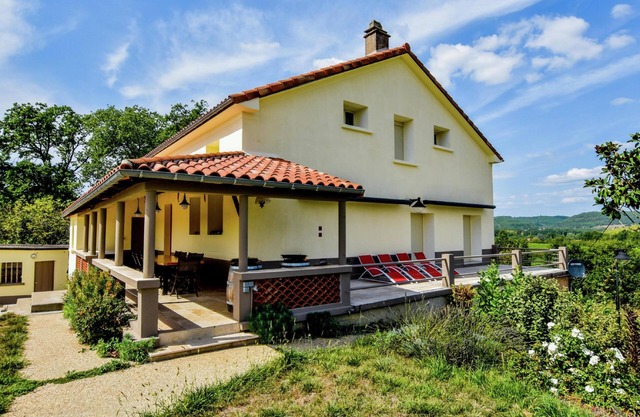 Villa with pool among the vineyards