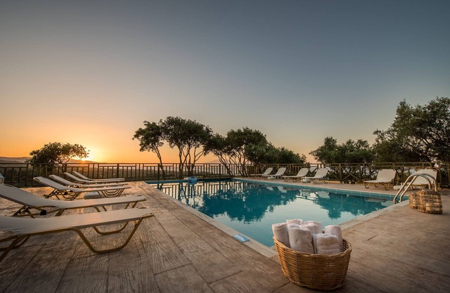 Villa with pool, amazing view and Breakfast included