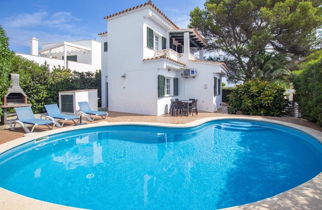 Villa with pool and sea view