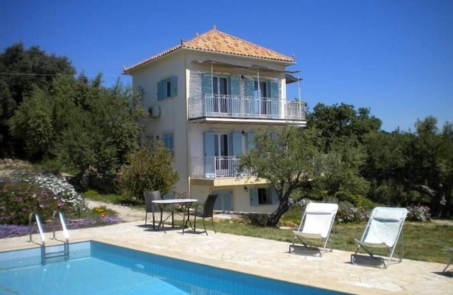 Villa with pool and panoramic sea view near Koroni