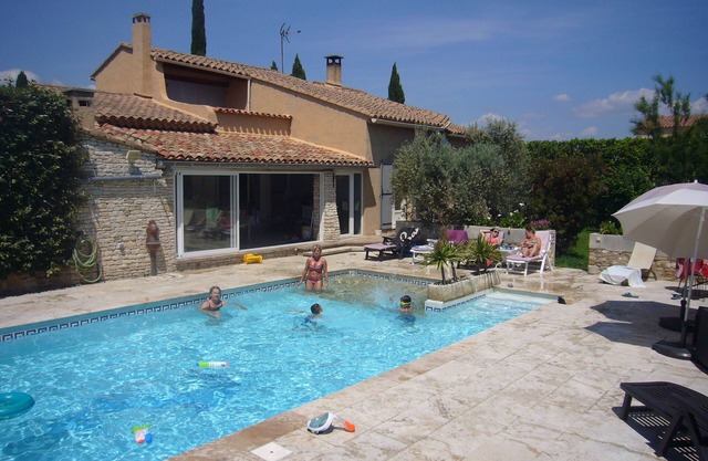 VILLA WITH POOL BETWEEN ALPILLES AND DURANCE