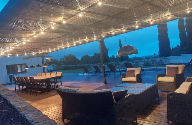 VILLA WITH POOL AND SEA VIEWS