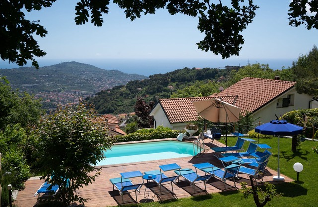 Villa with pool for groups and families