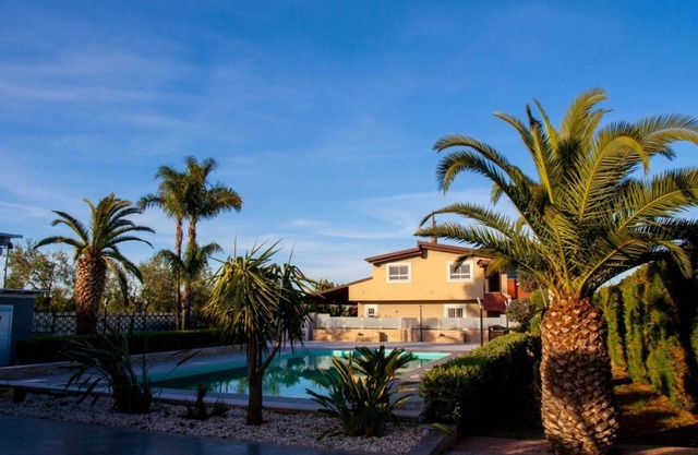 Villa with Pool & Garden - First floor