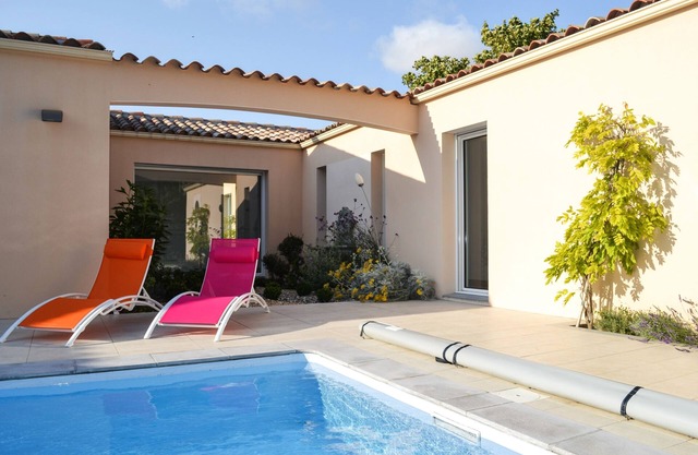 Villa with pool, in a park, quiet area, 6 people, 3 bedrooms