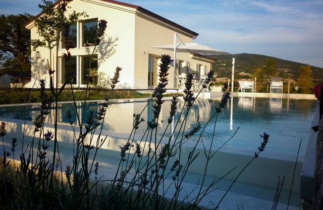 Villa with pool immersed in Le Marche hills: large garden, Jacuzzi+sauna & other