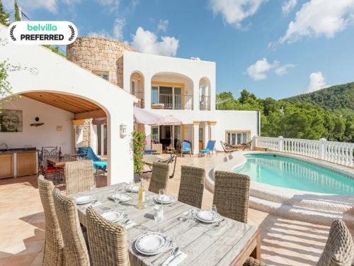 Villa with pool in Cala Llonga