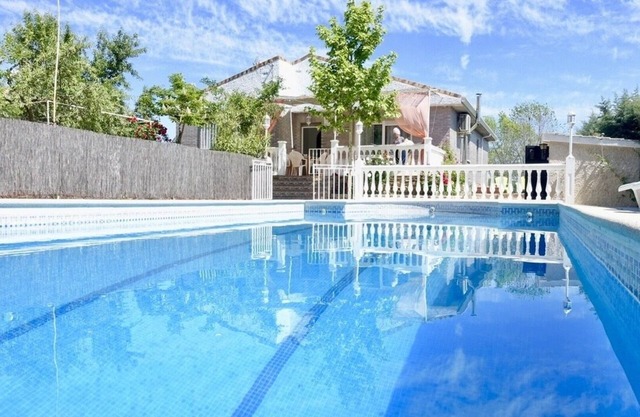 Villa with private pool, barbecue and WIFI
