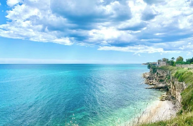Villa with private access to the sea