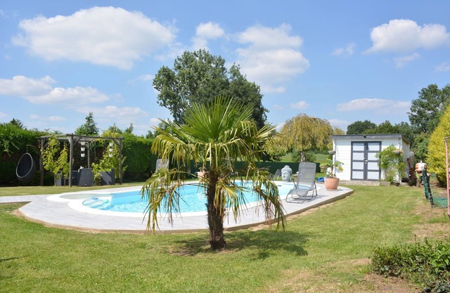 Villa With Private Pool In Blaregnies