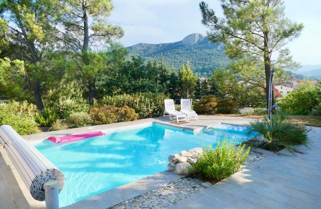 Villa with private pool and panoramic views of the mountains and the village