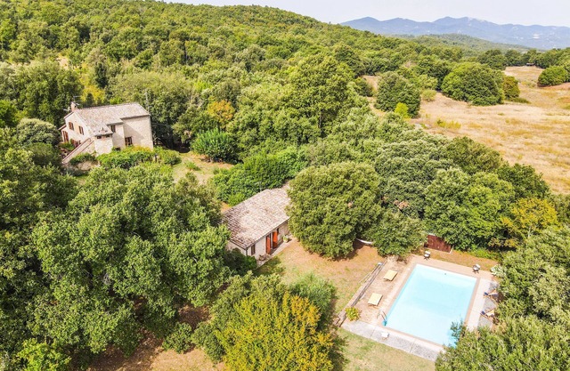 Villa with private pool in wooded area. Great place for quiet & privacy!
