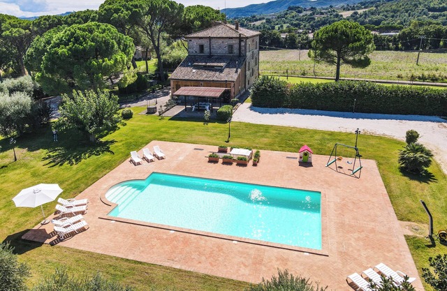Villa with private pool, soccer end volley field, children games near Todi