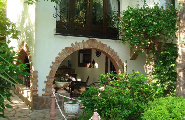 Villa With Private Pool And Jacuzzi