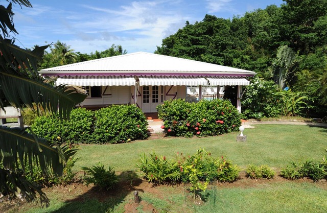 VILLA WITH PRIVATE POOL AND JACUZZI