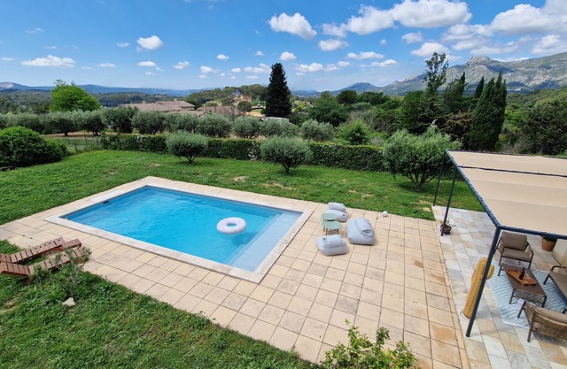 Villa with Private Pool - A haven of peace at the foot of the hills