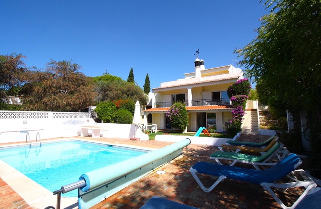 Villa with private pool walking distance to amenities, beaches, town center