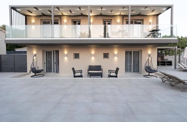 Villa with Private Pooln