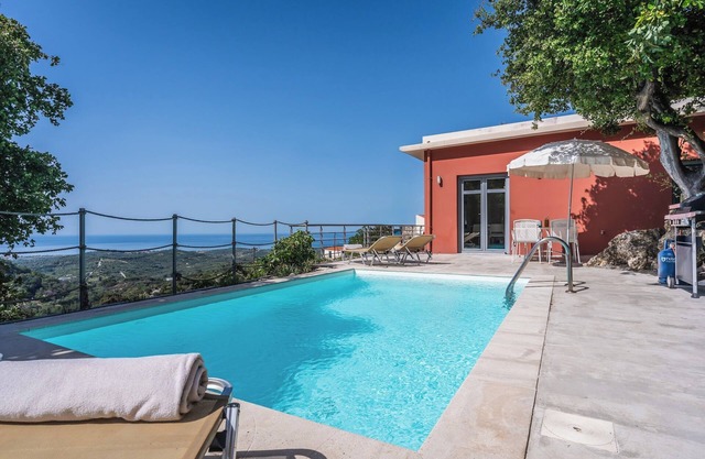 Villa with private pool and sea view located between Chania and Rethymnon, Lake Kournas