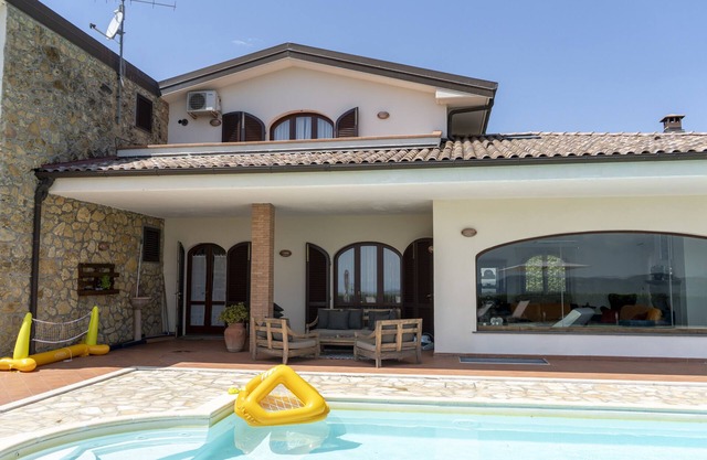 Villa with Private Pool, Wi-Fi and Air Conditioning
