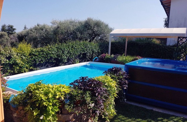 Villa with private pool for 6 people