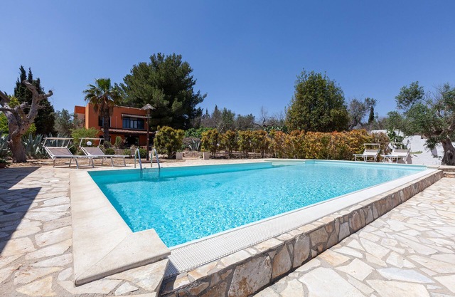 Villa with salt pool and large fenced garden having 5 bedrooms and 2 bathrooms