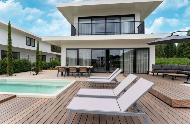 Villa with sauna and heated pool near Harderwijk